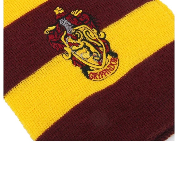 Harry Potter Gryffindor Scarf - Picture 5 of 10